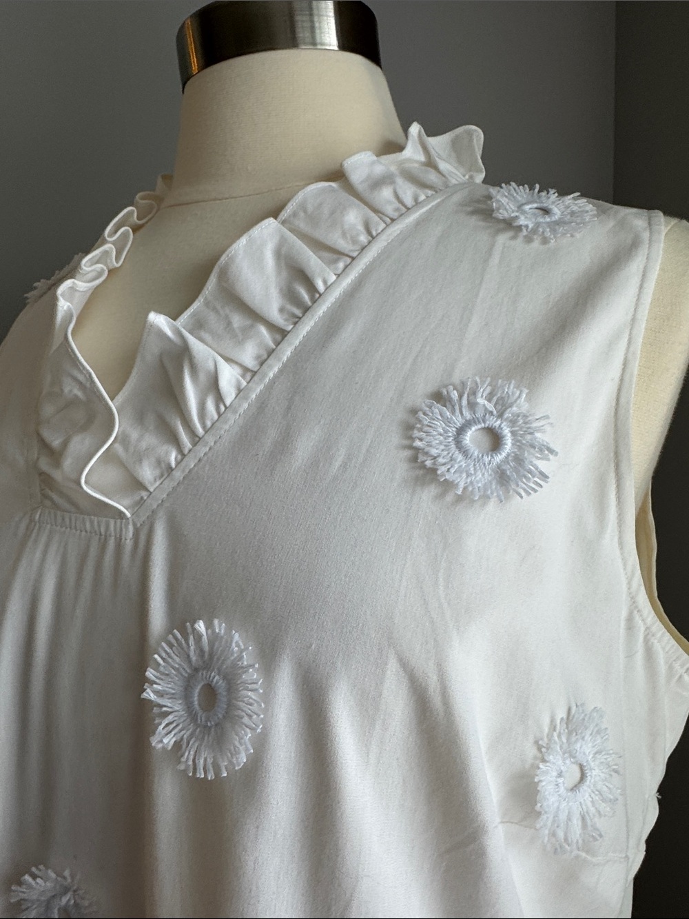Talbots White Sleeveless Ruffle Neck Embroidered Floral Top